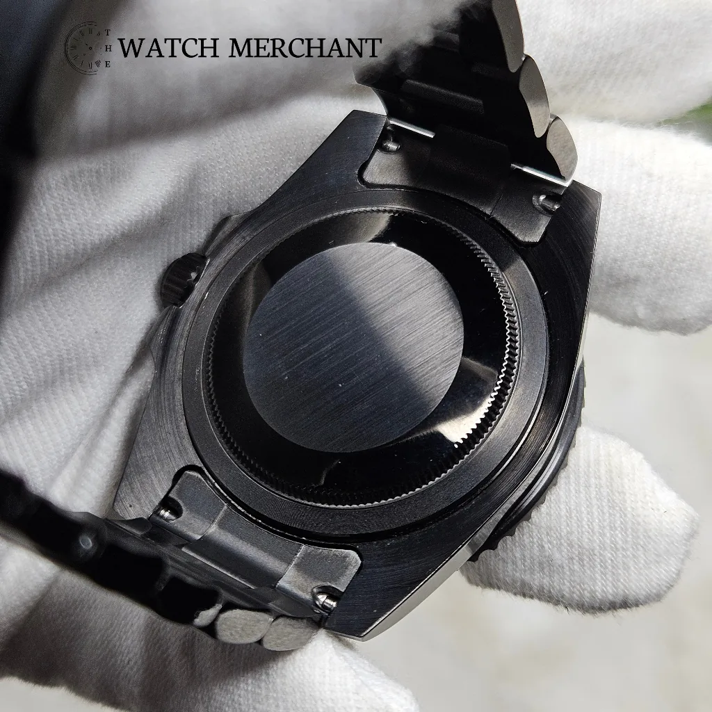 Rolex Submariner Date "Hulk" thumbnail 2