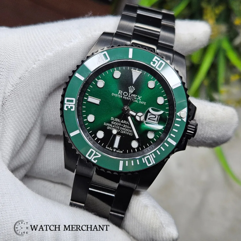 Rolex Submariner Date "Hulk" thumbnail 1