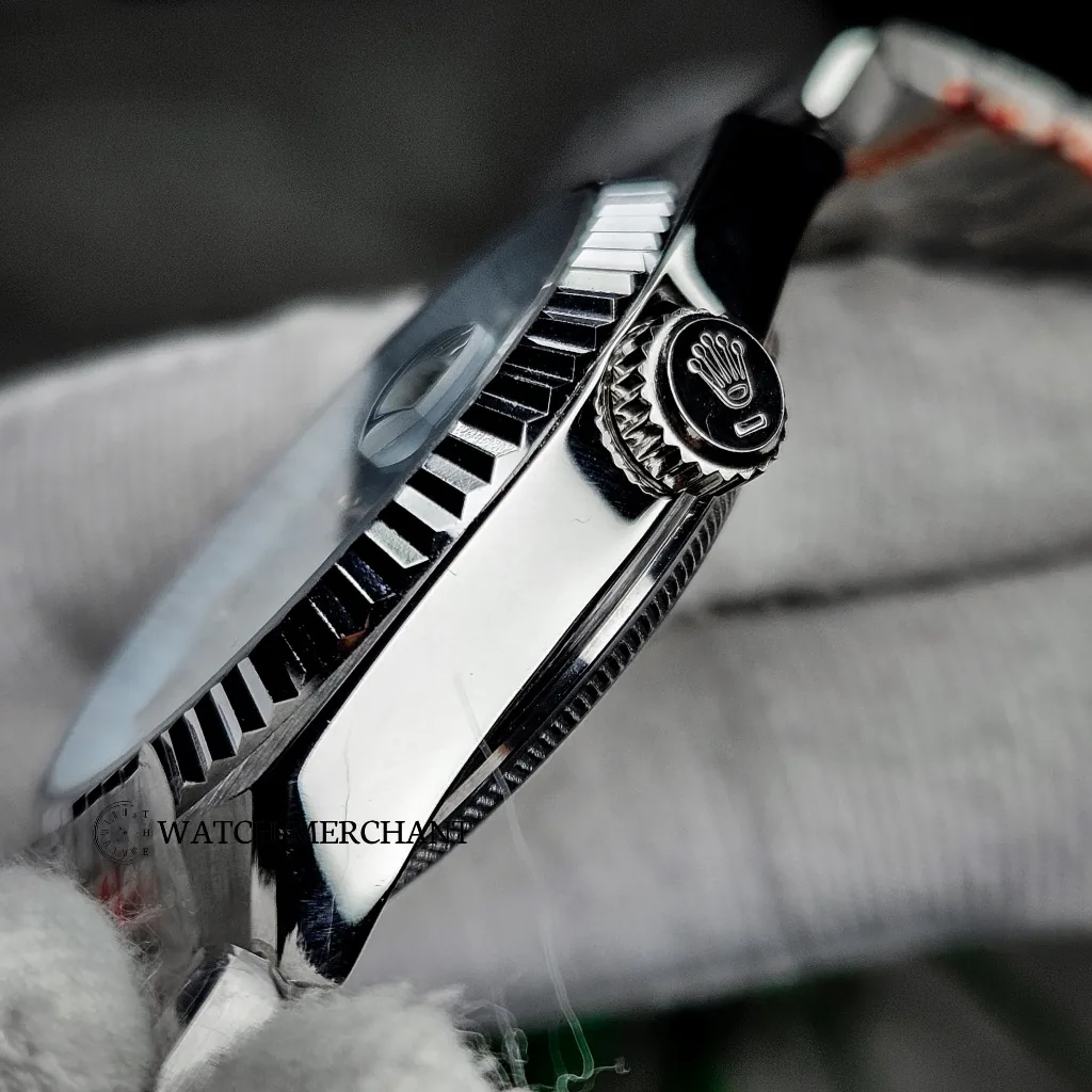Rolex Oyster Perpetual Sky-Dweller thumbnail 3