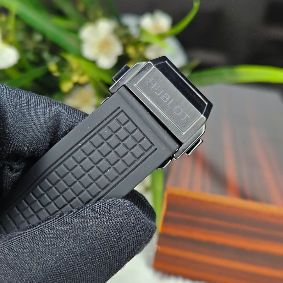 Hublot Square Bang Unico Black Magic thumbnail 4